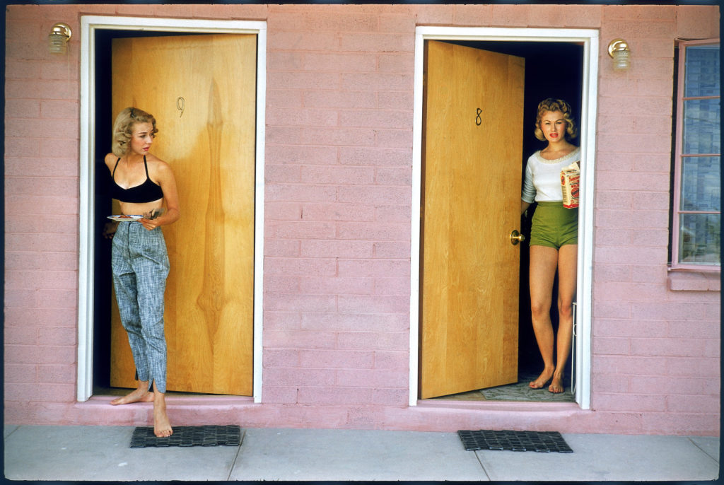 USA. Las Vegas, Nevada. 1957. Showgirls. © Elliott Erwitt/MAGNUM PHOTOS